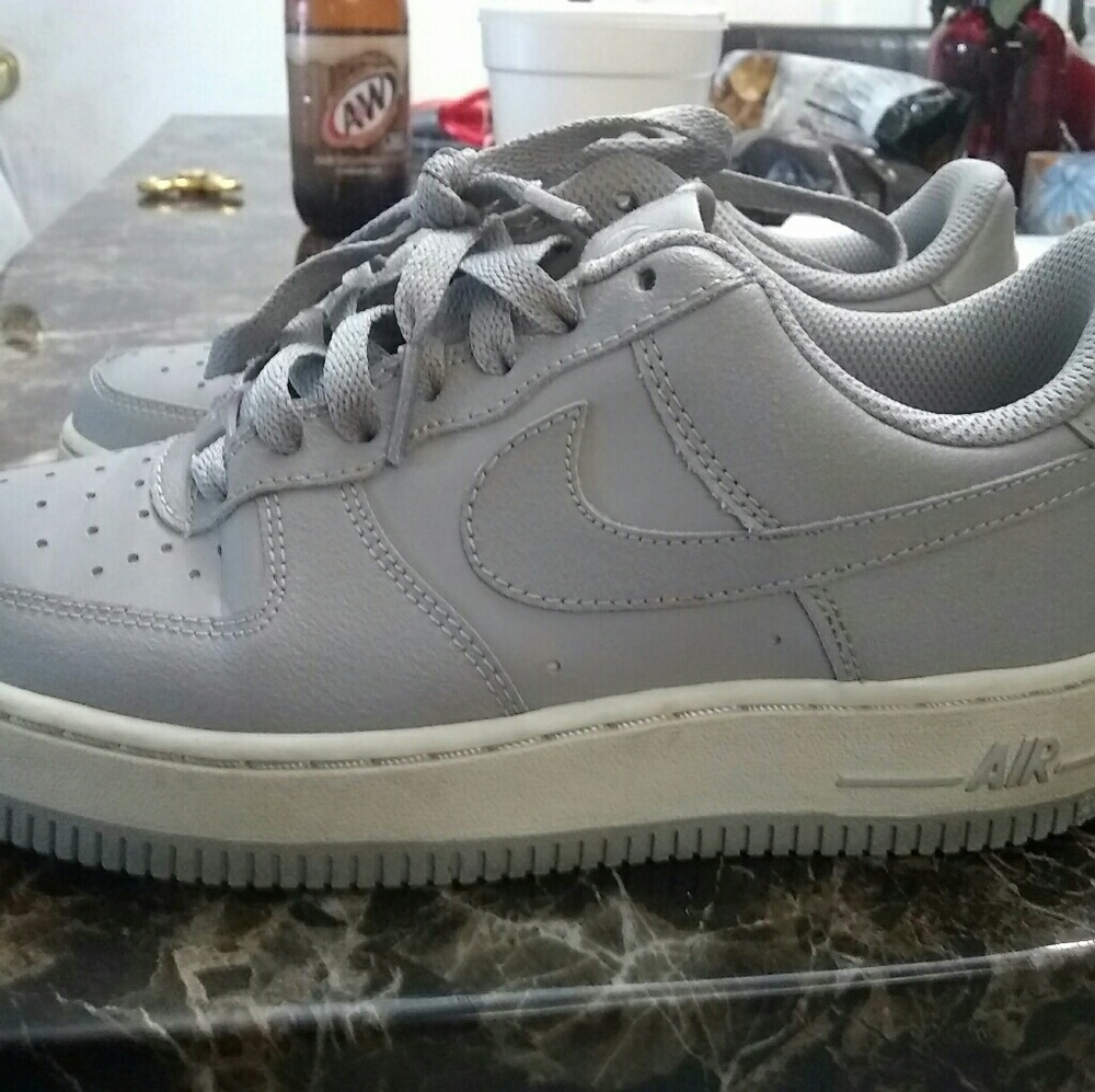 *SOLD*Grey & white Nike Air Force One's size 4y
